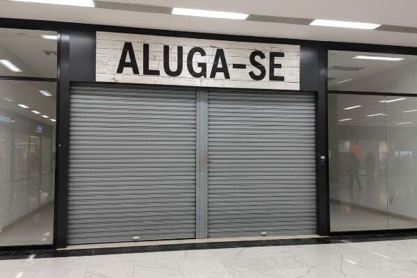 Loja alugada fechada dentro de um shopping. E apergunta incômoda continua: 