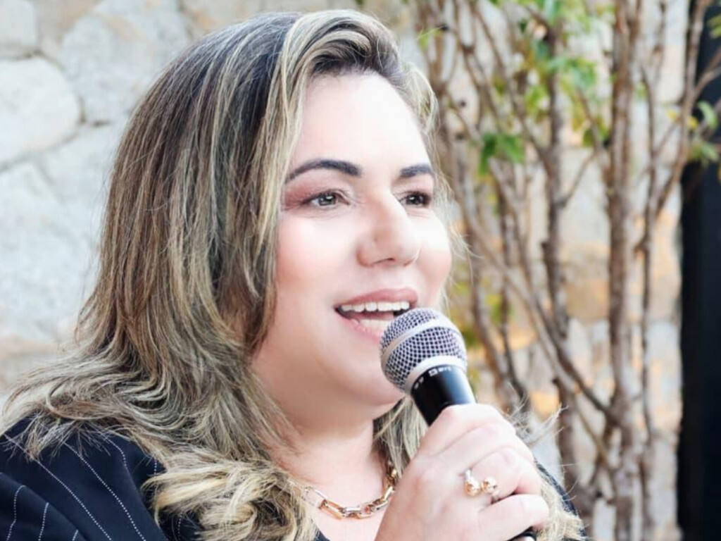 Daniela Andrade, Utilità 30 anos 