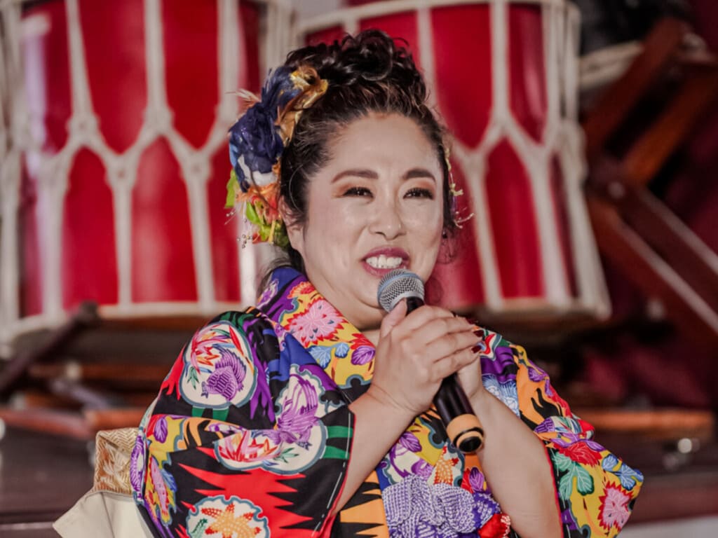 Karen Ito cantora