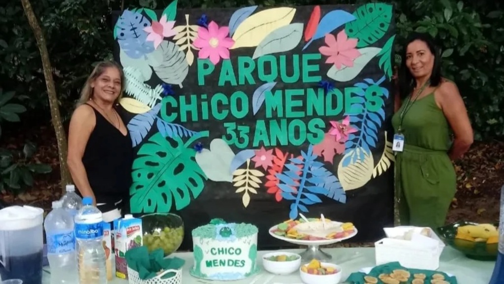 Parque - Recreio - A comemoração contou com a presença de vários moradores do bairro como a empreendedora Sandra Versari (esquerda), que enviou esses registros. 