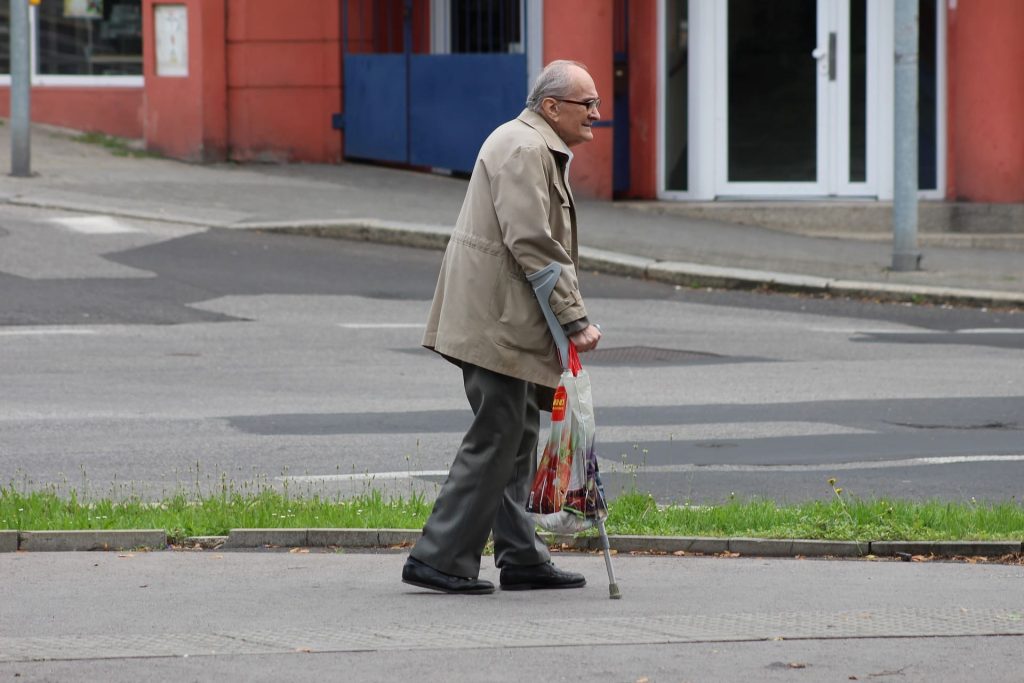 old man 2549312 1920 1