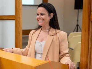 Silvia redescobriu algo novo: sua habilidade natural de fazer conexões. A presença nesses eventos passou a se tornar constante, e, com ela, veio a ideia de se reinventar como assessora de eventos corporativos.